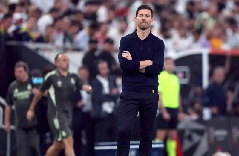 تشيلسي يعيّن ألونسو مدربًا له.. وبيدرو أول لاعب يطلب الرحيل